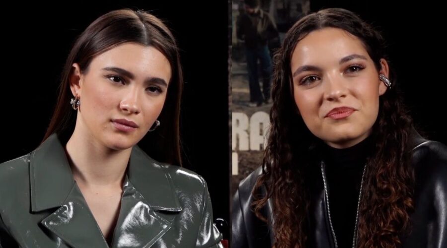 Da sinistra: Fabiola Balestriere (Annalisa Magliocca) e Tullia Venezia (Imma Ajeta) in due fotogrammi dell'intervista su “Gomorra - Le Origini” rilasciata a Tvserial.it. Credits: Tvserial.it/Sky Italia.
