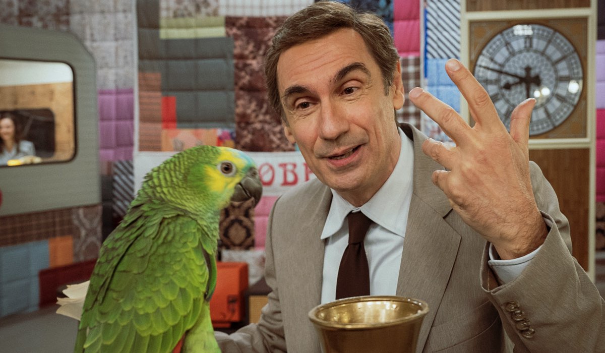 Fabrizio Gifuni (Enzo Tortora) in una scena di “Portobello”, per la regia di Marco Bellocchio. Credits: Anna Camerlingo/HBO Max Italia.