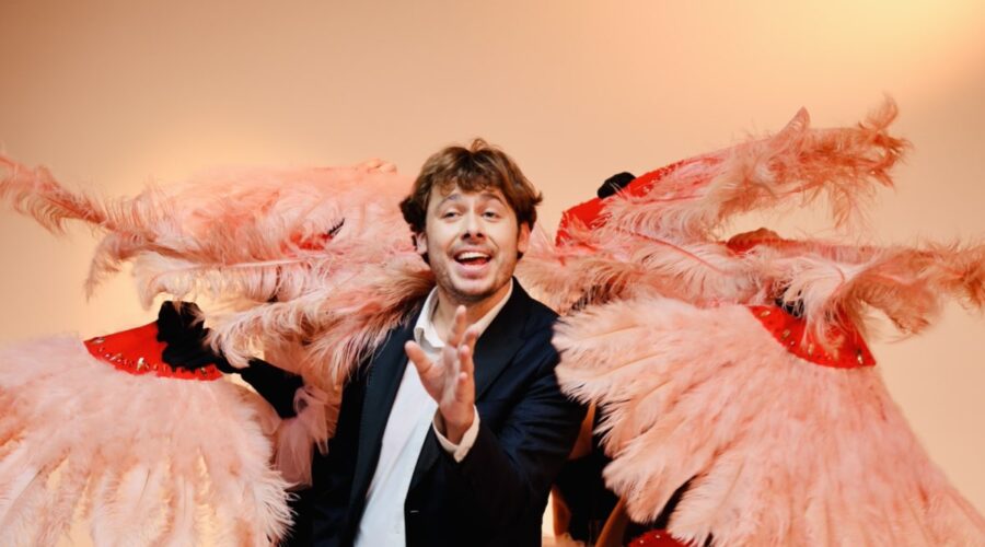 Filippo Laganà (Manlio Viganò) in una scena di “Minimarket”. Credits: Rai/RaiPlay.