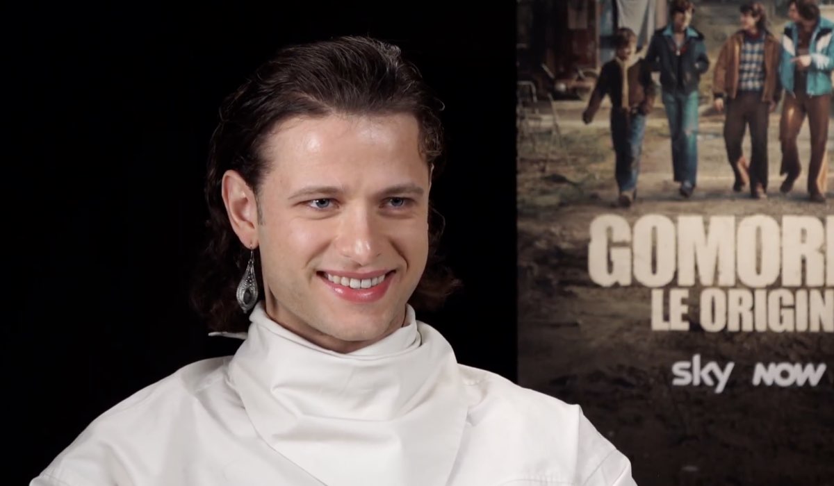 Francesco Pellegrino (Angelo ‘A Sirena) in un fotogramma dell'intervista su “Gomorra - Le Origini” rilasciata a Tvserial.it. Credits: Tvserial.it/Sky Italia.