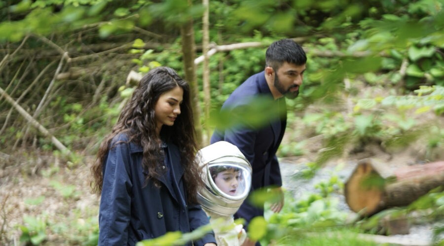 Io Sono Farah I Canale 5 - 1a Tv Demet Özdemir (Farah Ersadi), Engin Akyürek (Tahir Lekesiz) Credits Rete In Rete