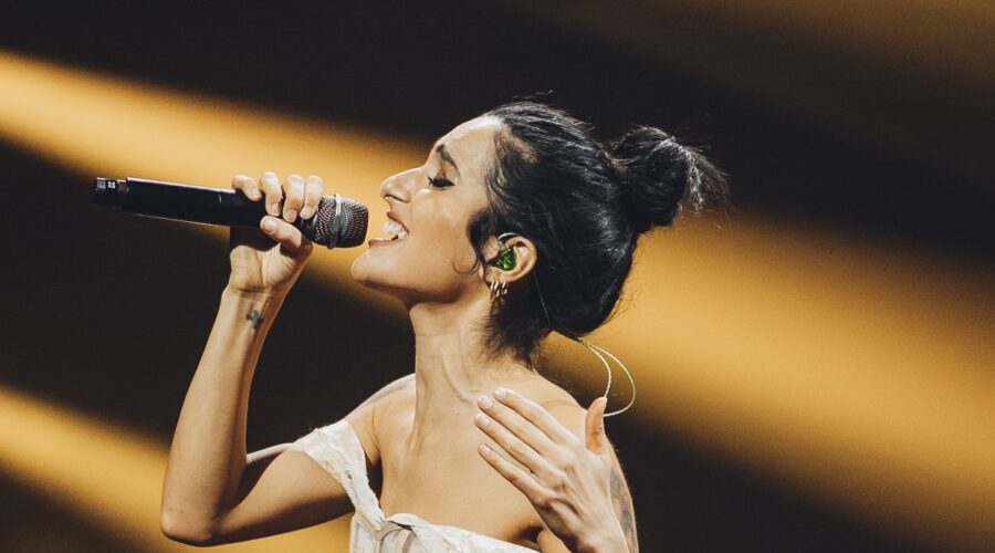 Levante in uno scatto durante una esibizione nel corso del quinto live di “X Factor 2025”. Credits: Virginia Bettoja/Sky Italia.