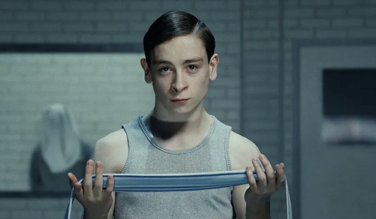 Louis Mccartney È Henry Creel In The First Shadow Credits Netflix