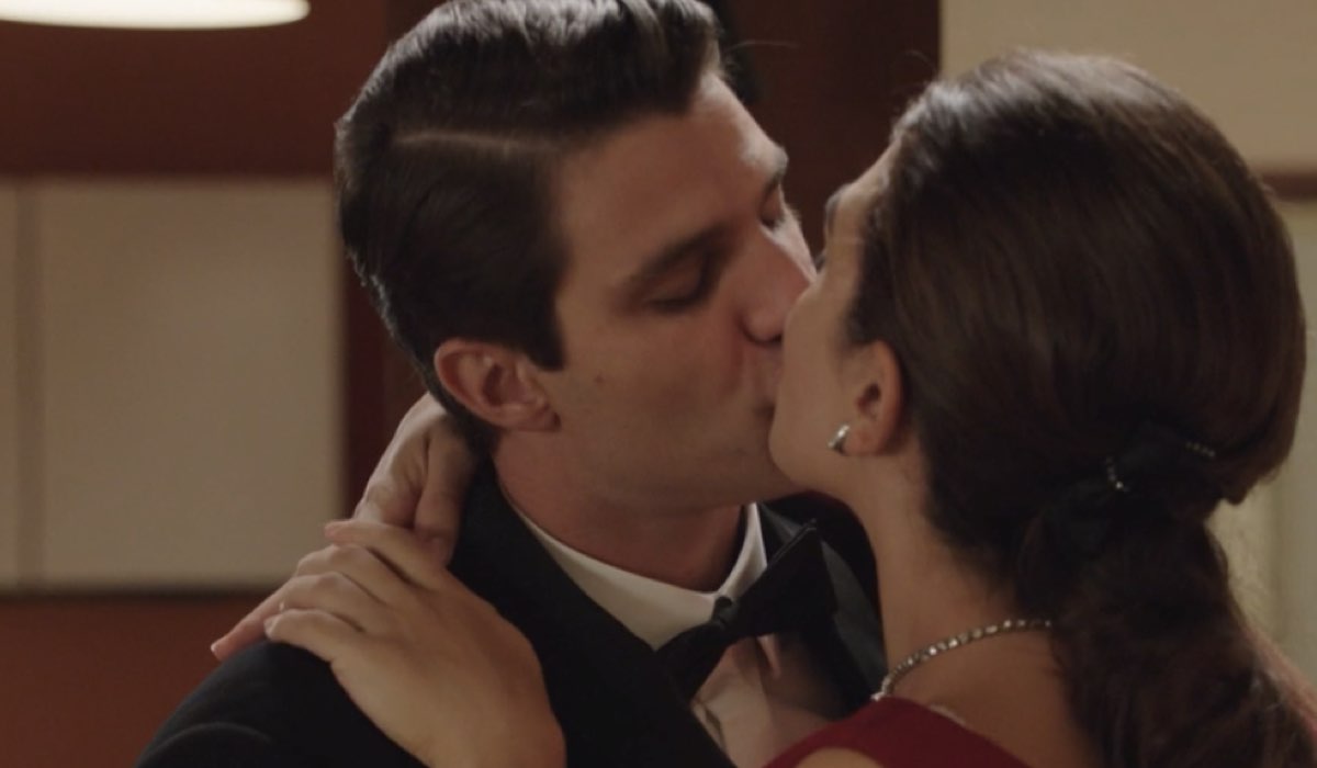 Da sinistra: Pietro Masotti (Marcello Barbieri) e Nicoletta Di Bisceglie (Rosa Camilli) in una scena della puntata 73 de “Il Paradiso Delle Signore 10”. Credits: Rai.