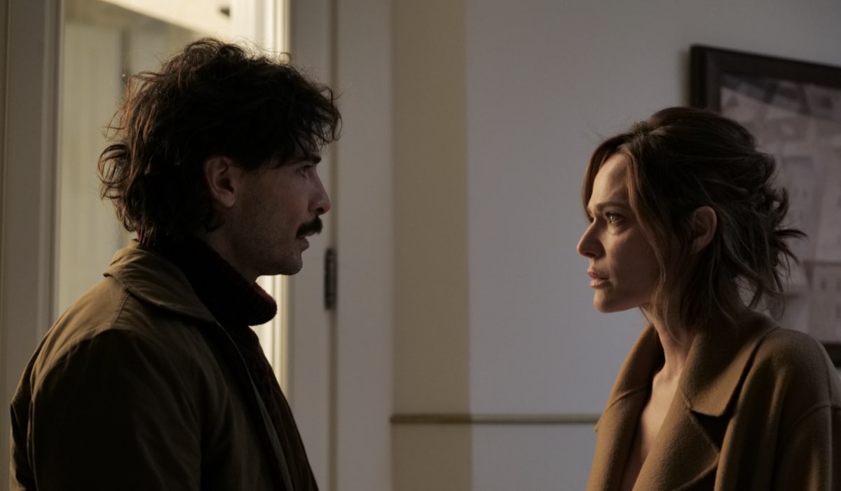 Da sinistra: Marco Bocci (Massimo Mancuso) e Laura Chiatti (Valentina Colombo) in una scena di “Se fossi te”. Credits: Rai.