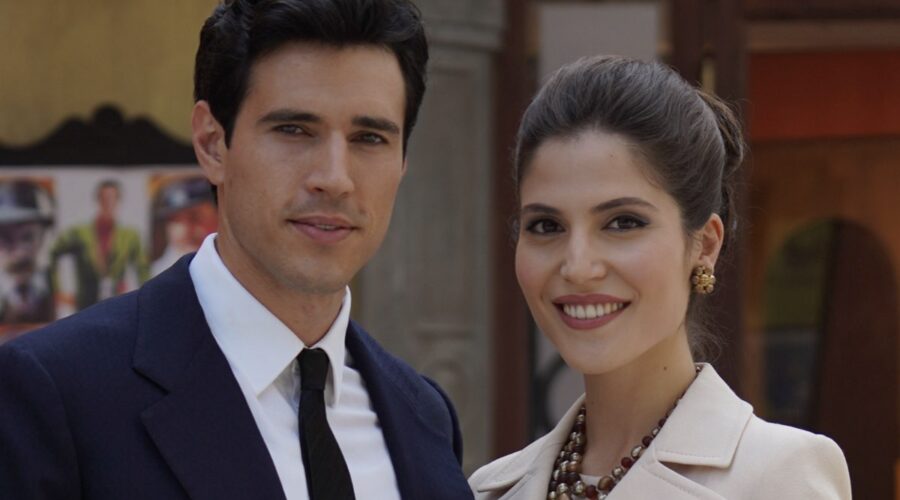 Da sinistra: Danilo D'Agostino (Matteo Portelli) e Irene Battaglia (Marina Valli) in un posato per “Il Paradiso delle Signore 10”. Credits: Pierfrancesco Bruni/Rai.