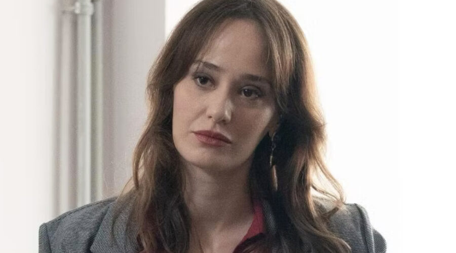 Muge Bayramoglu (Nil) E Ozlem Turay (Filiz Bagci) In Segreti Di Famiglia 3 Credits Mediaset Infinity