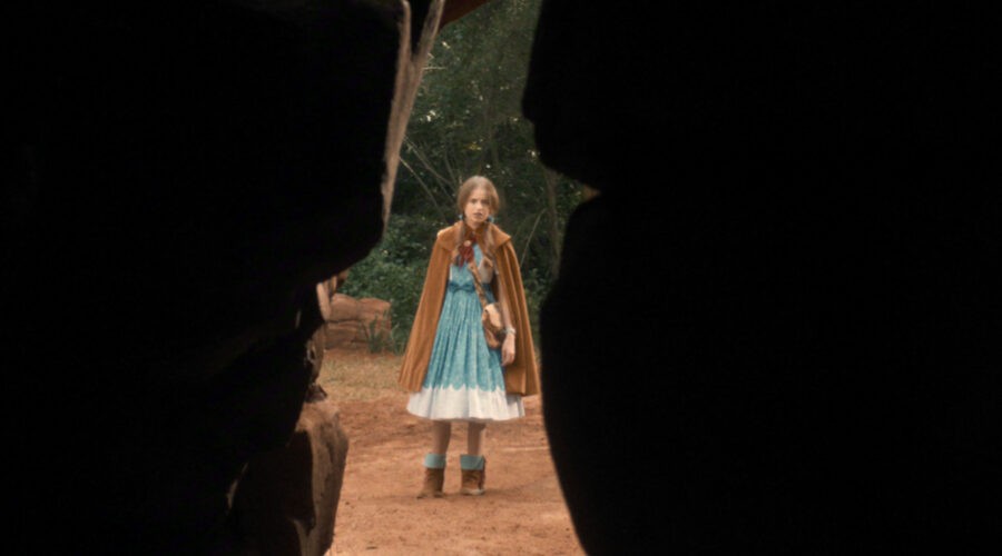 Nell Fisher È Holly Wheeler In Stranger 5 Credits Netflix