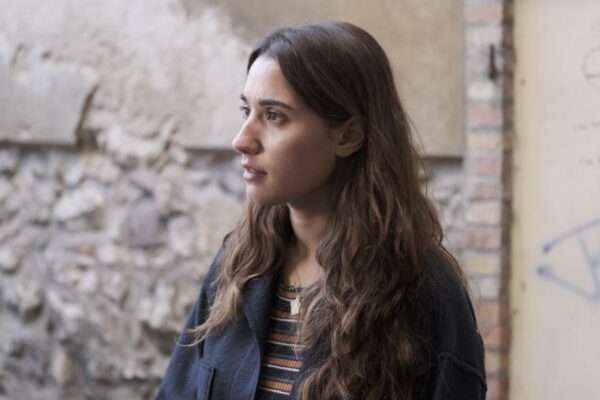 Sabrina Martina (Giulia) in una scena di “Tutta Scena“. Credits: Rai.