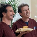 Da sinistra: Salvo Ficarra (Salvo) e Valentino Picone (Valentino) in una scena di “Sicilia Express”. Credits: Dario Palermo e Oriana Palermo/Netflix.