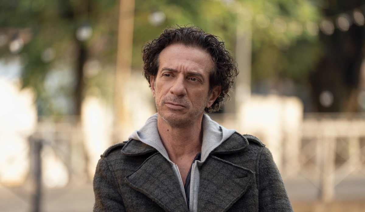 Salvo Ficarra (Salvo) in una scena di “Sicilia Express”. Credits: Dario Palermo e Oriana Palermo/Netflix.