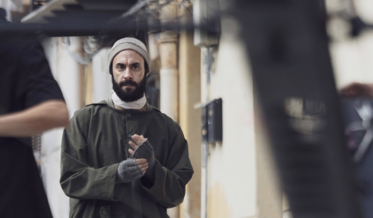 Alessio Vassallo (Fratel Biagio Conte) in una scena di “Sul cammino di Francesco - La vita di Biagio Conte”. Credits: Rai.