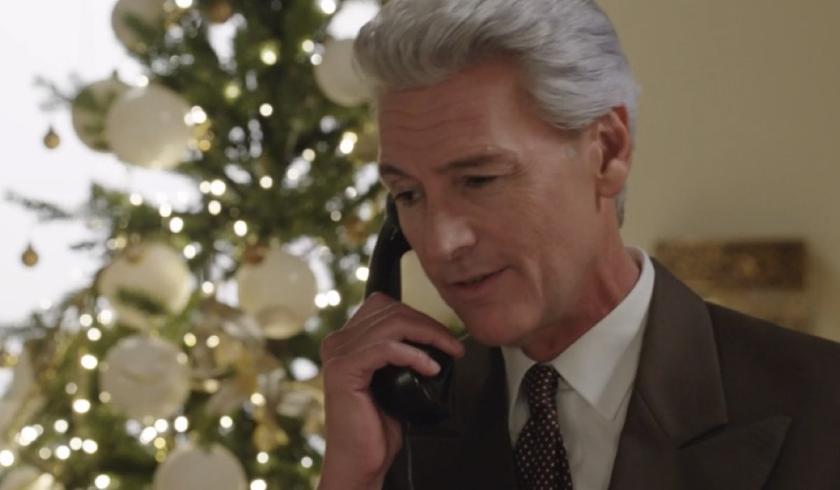 Roberto Farnesi (Umberto Guarnieri) in una scena della puntata 74 de “Il Paradiso Delle Signore 10”. Credits: Rai.