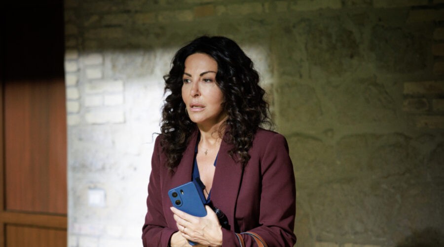 A Testa Alta - Il Coraggio Di Una Donna Canale 5 Sabrina Ferilli (Virginia) Credits Rete In Rete