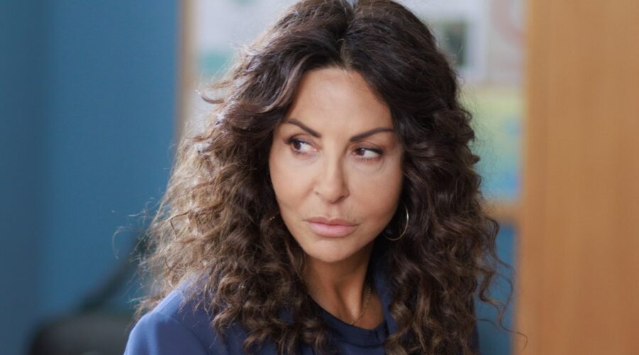 Sabrina Ferilli (Virginia Terzi) in una scena di “A testa alta - Il coraggio di una donna”. Credits: Mediaset.