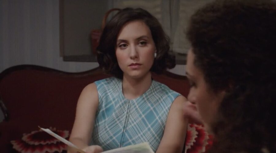 Da sinistra: Silvia Bruno (Agata Puglisi) e Gioia Spaziani (Concetta Puglisi) in una scena della puntata 7 de “Il Paradiso Delle Signore 10”. Credits: Rai.