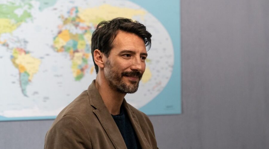 Alessandro Tedeschi (Vittorio Leoni) in una scena de “La Preside”. Credits: Duccio Giordano/Rai.