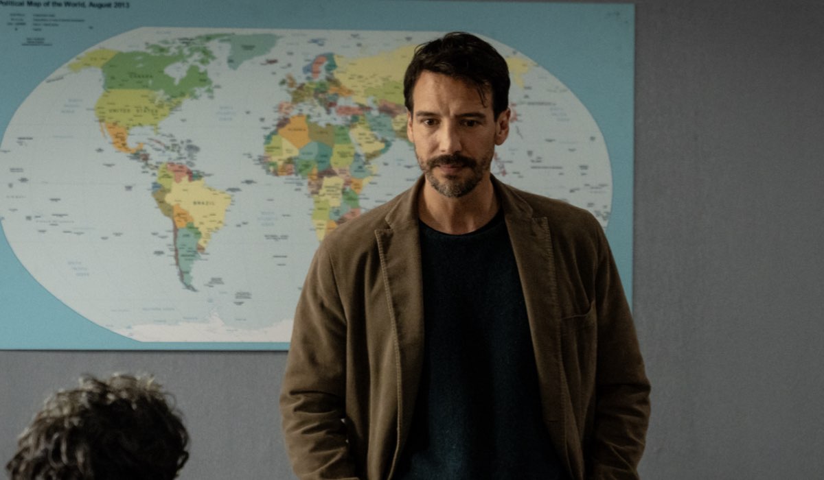 Alessandro Tedeschi (Vittorio Leoni) in una scena de “La Preside”. Credits: Duccio Giordano/Rai.