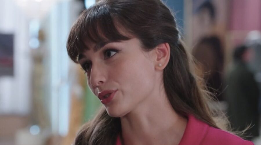 Chiara Trombini (Barbara Musso) in una scena della puntata 44 de “Il Paradiso Delle Signore 10”. Credits: Rai.