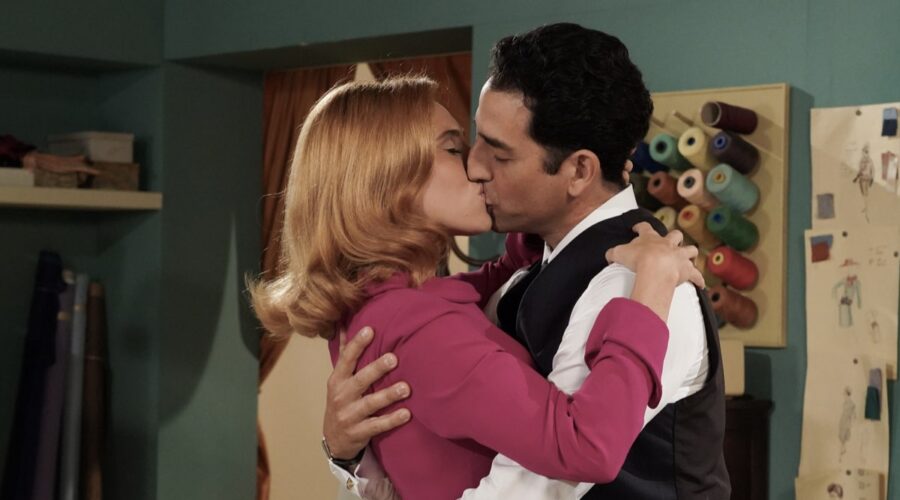 Da sinistra: Ilaria Maren (Delia Bianchetti) e Luca Ferrante (Gianlorenzo Botteri) in una scena de “Il Paradiso Delle Signore 10”. Credits: Rai.