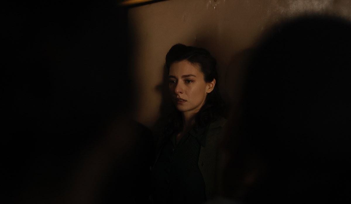 Dharma Mangia Woods (Silvia Calò) in una scena di “Morbo K - Chi salva una vita, salva il mondo intero”. Credits: Rai.