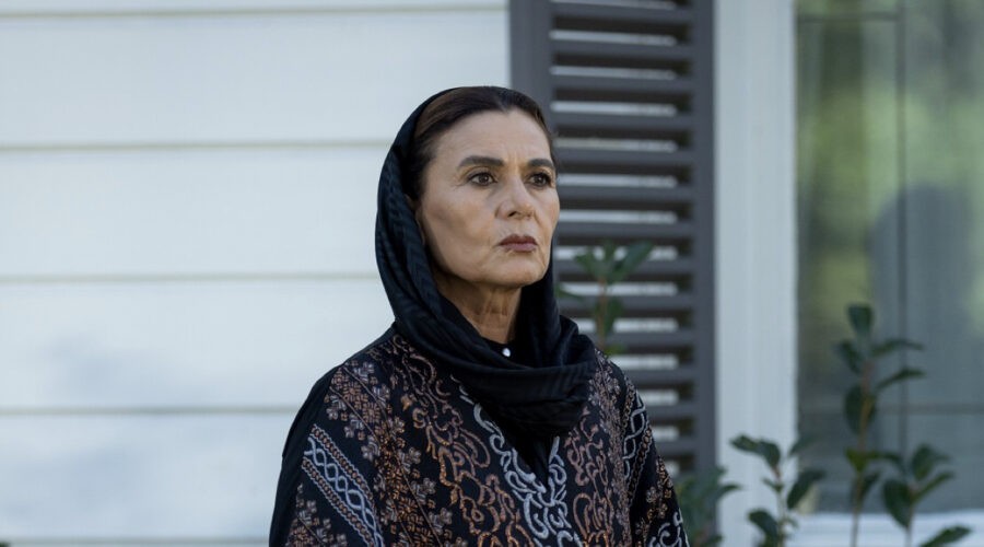 Io Sono Farah Canale 5 Hatice Aslan (Rahsan Azade) Credits Rete In Rete