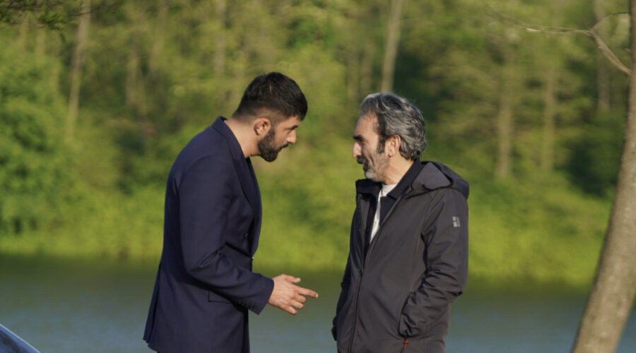Io Sono Farah I Canale 5 - 1a Tv Engin Akyürek (Tahir Lekesiz), Firat Tanis (Mehmet Kosaner) Credits Rete In Rete