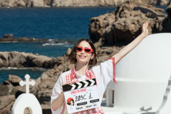 Lily Collins Sul Set Di Emily In Paris 6
