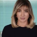 Luisa Ranieri (Eugenia Liguori) in un posato per “La Preside”. Credits: Assunta Servello/Rai.