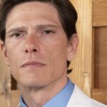 Matteo Martari (Alberto Ferraris) in un posato per “Cuori 3”. Credits: Rai.