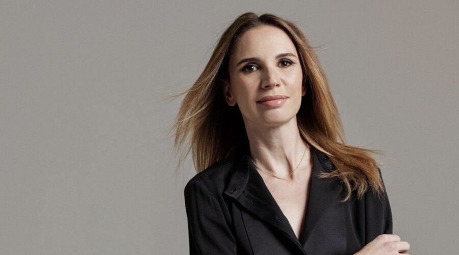 Emanuela Fanelli in un posato per “Peccato”. Credits: Roberta Krasnig/HBO Max Italia.