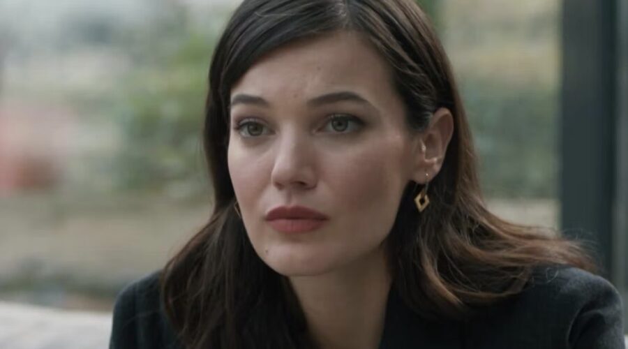 Pinar Deniz (Ceylin) In Una Scena Di Segreti Di Famiglia 3