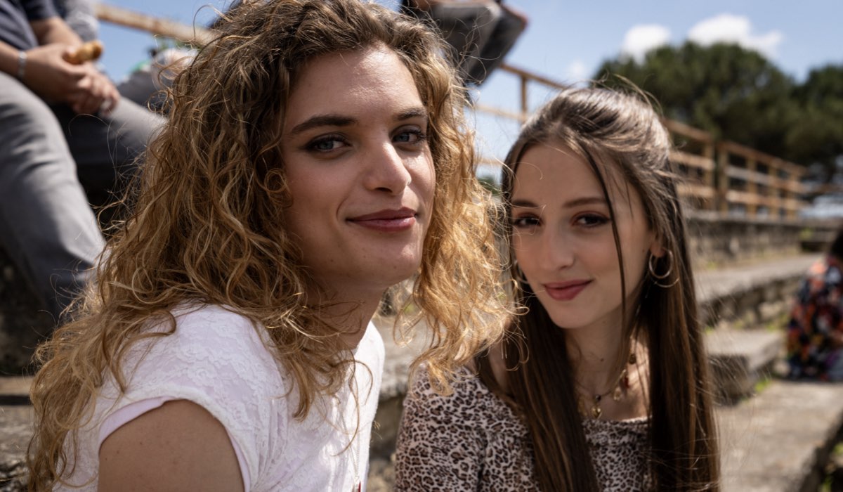 Da sinistra: Salvatore Cominale (Mario Rescigno) e Brunella Cacciuni (Marita Voiello) in una scena de “La Preside”. Credits: Duccio Giordano/Rai.