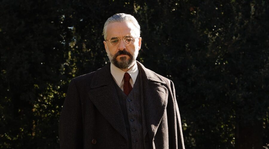 Vincenzo Ferrera (Professor Matteo Prati) in una scena di “Morbo K - Chi salva una vita, salva il mondo intero”. Credits: Rai.