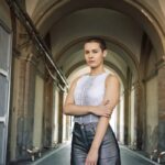 Carlotta Pinto (Marika) in un posato per “Mare Fuori 6”. Credits: Sabrina Cirillo/Rai.