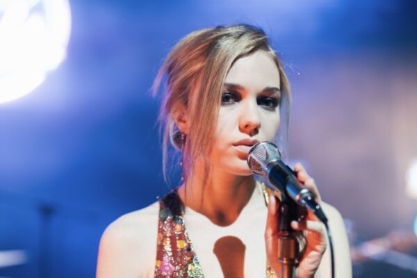 Carolina Sala (Irma Monteu) in una scena di “Cuori 3”. Credits: Rai.