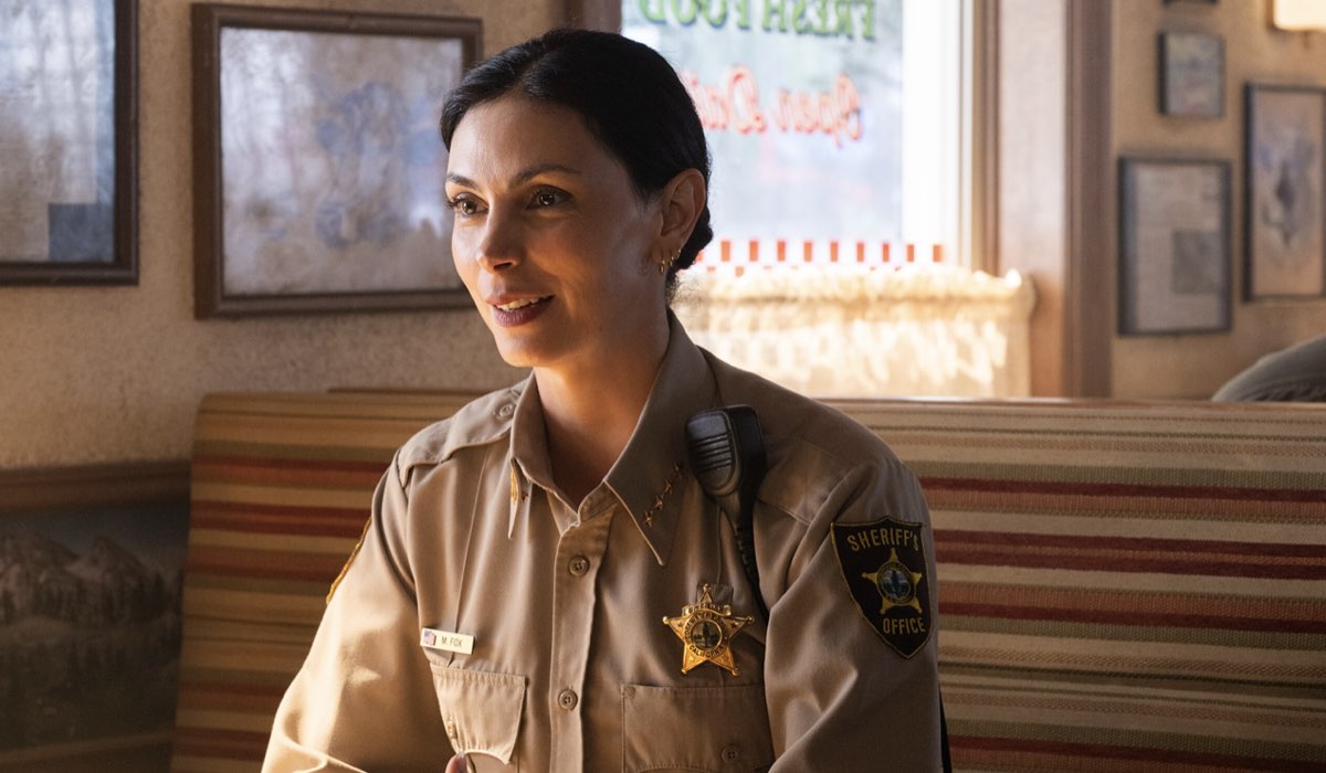 Morena Baccarin (Mickey Fox) in una scena di ”Sheriff Country”. Credits: Sky Italia/NOW.