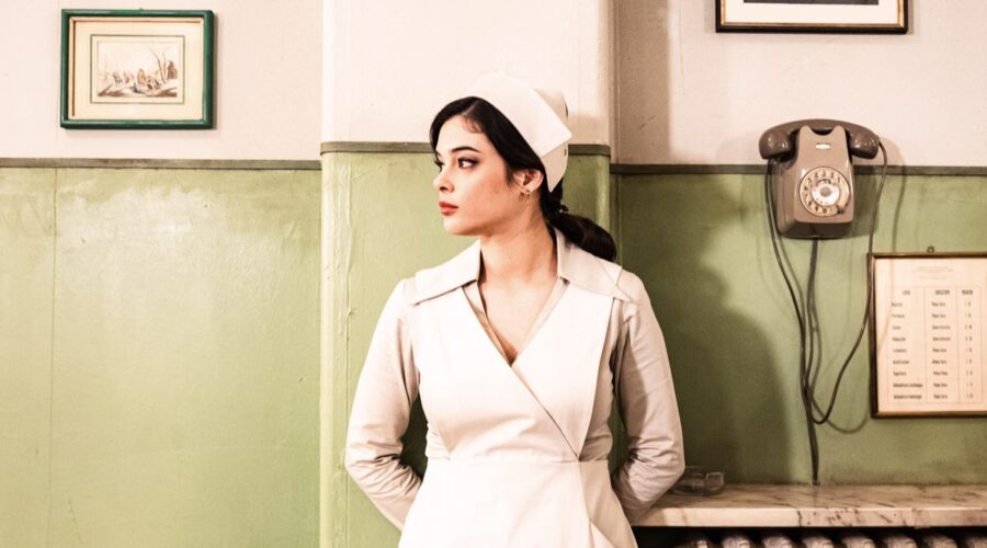 Neva Leoni (Serenella Rinaldi) in una scena di “Cuori 3”. Credits: Rai.