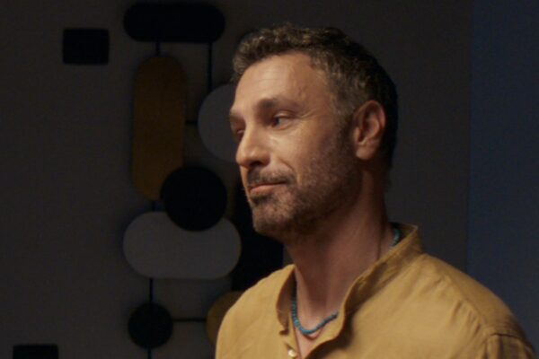 Raoul Bova In Amici Comuni Credits Paramount Plus