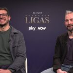 Da sinistra: Fabio Paladini (regista) e Federico Baccomo (sceneggiatore) in un fotogramma dell'intervista per Tvserial.it su “Avvocato Ligas”. Credits: Sky Italia/NOW/Tvserial.it.