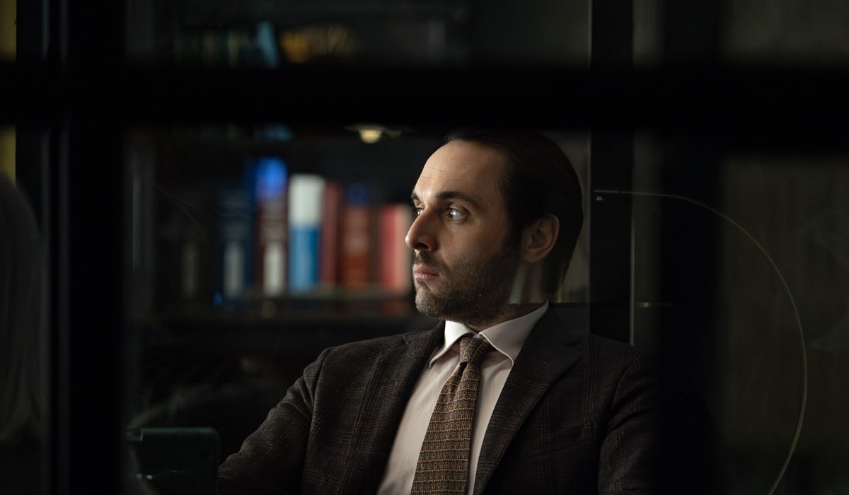 Flavio Furno (Paolo Scarpelli) in una scena di “Avvocato Ligas”. Credits: Sky Italia/NOW.