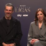 Da sinistra: Luca Argentero (Lorenzo Ligas) e Barbara Chichiarelli (Anna Maria Pastori) in un fotogramma dell'intervista per Tvserial.it su “Avvocato Ligas”. Credits: Sky Italia/NOW/Tvserial.it.