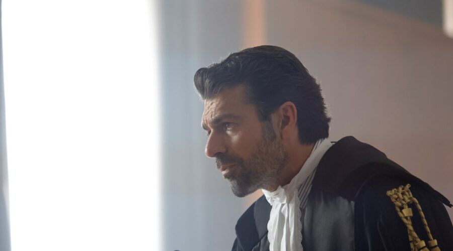 Luca Argentero (Lorenzo Ligas) in una scena di “Avvocato Ligas”. Credits: Sky Italia/NOW.