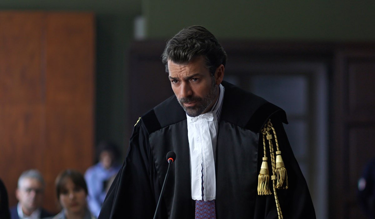 Luca Argentero (Lorenzo Ligas) in una scena di “Avvocato Ligas”. Credits: Sky Italia/NOW.