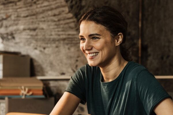 Giusy Buscemi (Vanina Guarrasi) in una scena di “Vanina - Un vicequestore a Catania 2”. Credits: Valentina Glorioso/Mediaset.