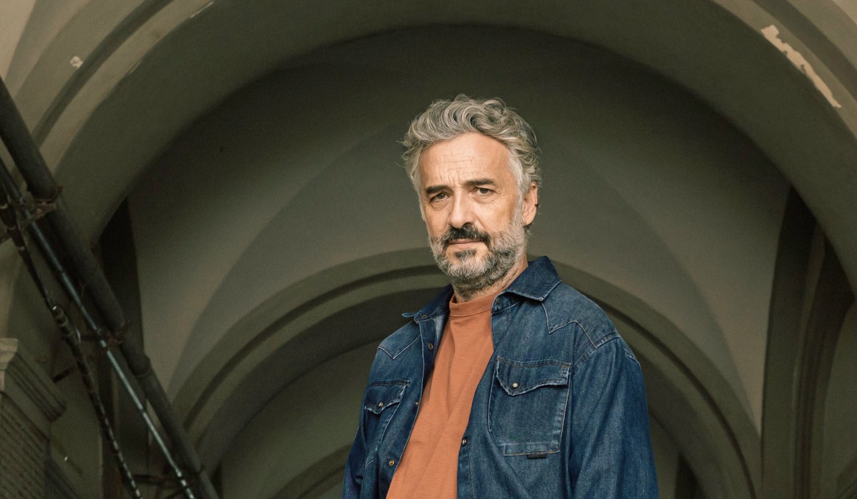 Vincenzo Ferrera (Beppe) in un posato per “Mare Fuori 6”. Credits: Sabrina Cirillo/Rai. 