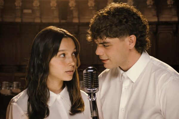 Alessandro Parigi E Sarah Toscano In Non Abbiam Bisogno Di Parole Credits Netflix