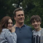 Isabel Gravitt, Jon Hamm E Donovan Colan In “your Friends And Neighbors”, Ora Disponibile Su Apple Tv.