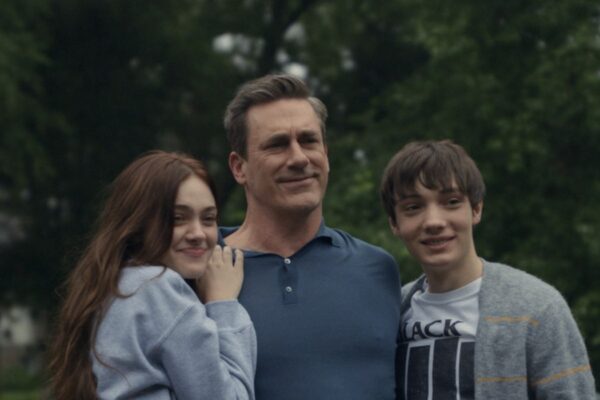 Isabel Gravitt, Jon Hamm E Donovan Colan In “your Friends And Neighbors”, Ora Disponibile Su Apple Tv.