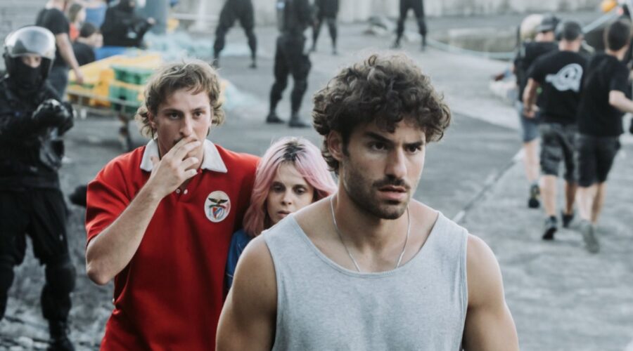 Rabo De Peixe (L To R) Rodrigo Tomás As Rafael, Helena Caldeira As Sílvia, José Condessa As Eduardo In Episode 05 Of Rabo De Peixe. Cr. Paulogoulart Netflix
